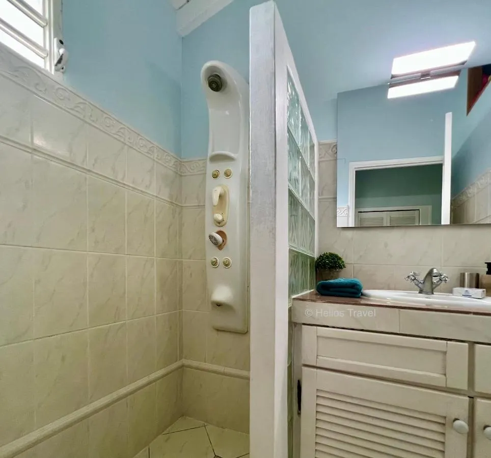 Hébergement de vacances Villa Sisley, 4/6p, piscine privée, plage à 100 m Sainte-Rose Guadeloupe